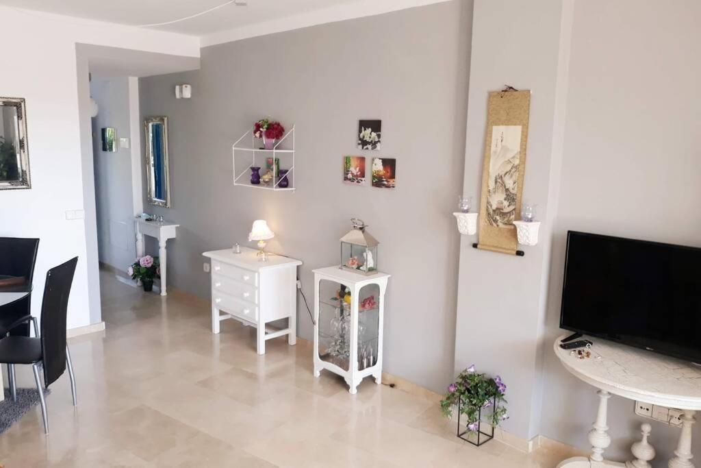 Beautiful Apartment In Duquesa Suites And Gardens Castillo de Sabinillas Eksteriør billede