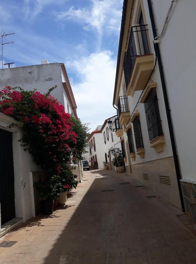Beautiful Apartment In Duquesa Suites And Gardens Castillo de Sabinillas Eksteriør billede