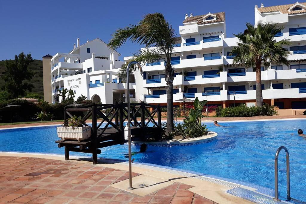 Beautiful Apartment In Duquesa Suites And Gardens Castillo de Sabinillas Eksteriør billede