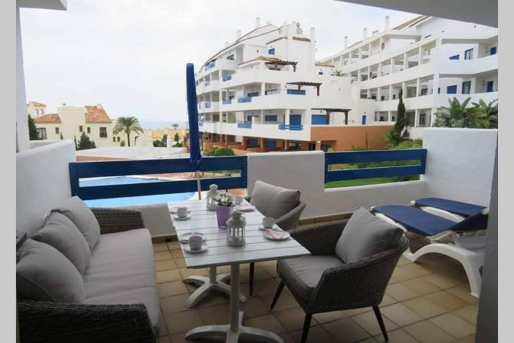 Beautiful Apartment In Duquesa Suites And Gardens Castillo de Sabinillas Eksteriør billede
